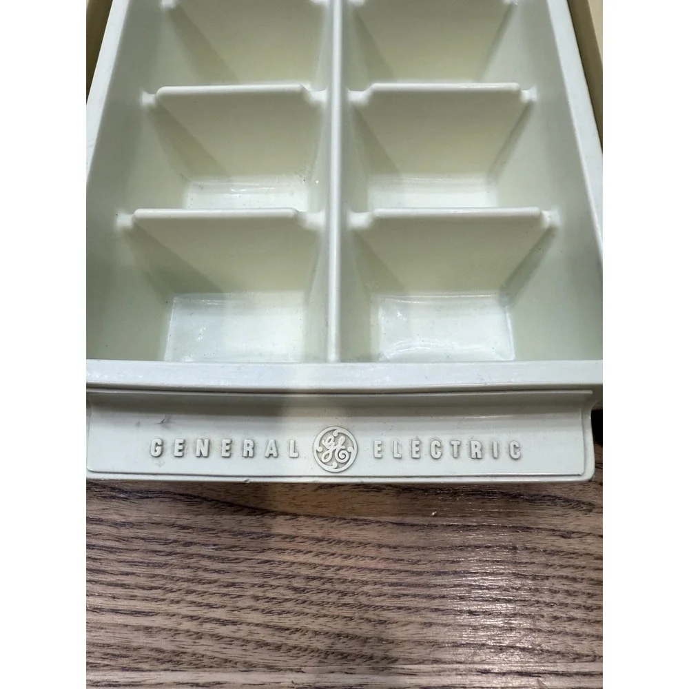 VTG General Electric Ice Cube‎ Trays 2 Harvest Gold Yellow 1 Off White Stackable